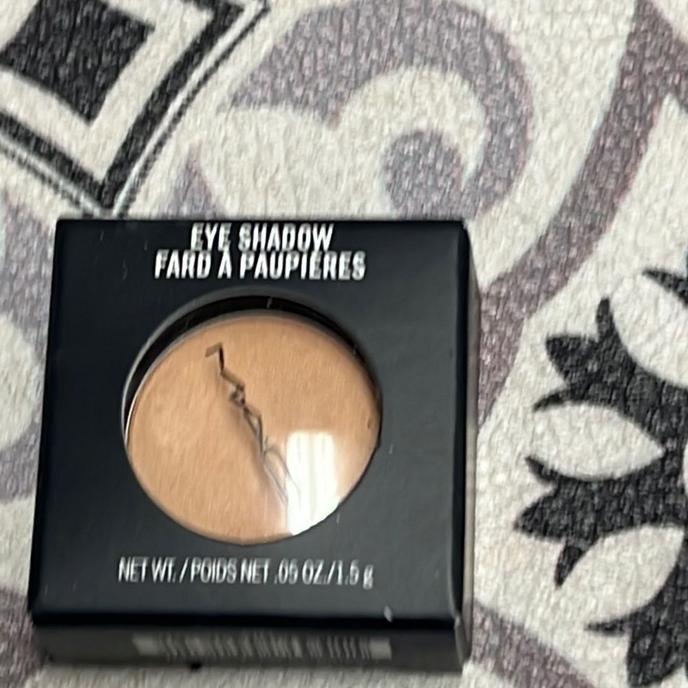 M•A•C eyeshadow  ~Ricepaper - Picture 3 of 12